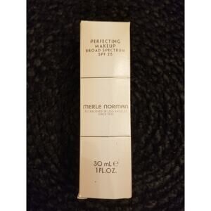 Merle Norman Perfecting Makeup Foundation SPF 25 Broad Spectrum 30mL – Bare